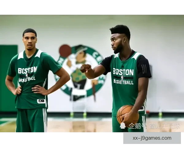 吉达联合训练突发意外坎特对抗中重重相撞受伤紧急送医引发担忧