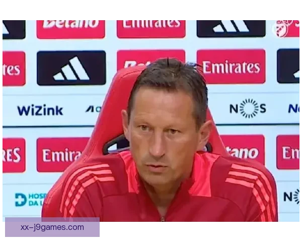 本菲卡战绩不佳主帅施密特遭解雇引发球队震动